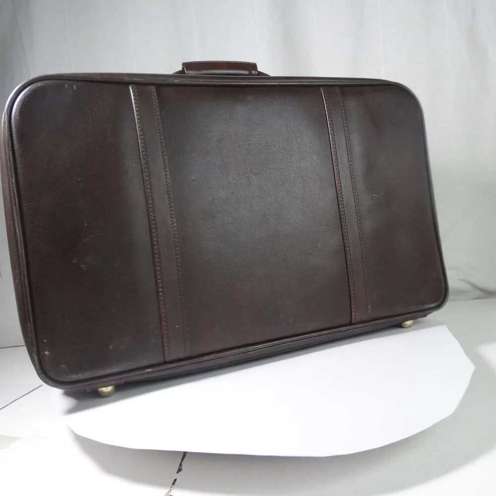 Vintage Medium Brown Leather Travel Bag with Gold Hardware